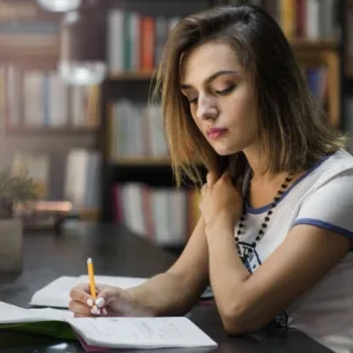 Nina Alvarez, Social Content Manager